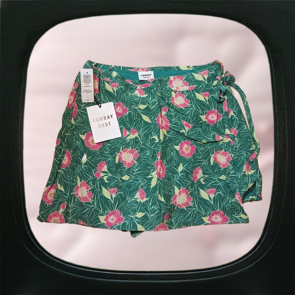 nwt Sunday best green skirt with shorts
